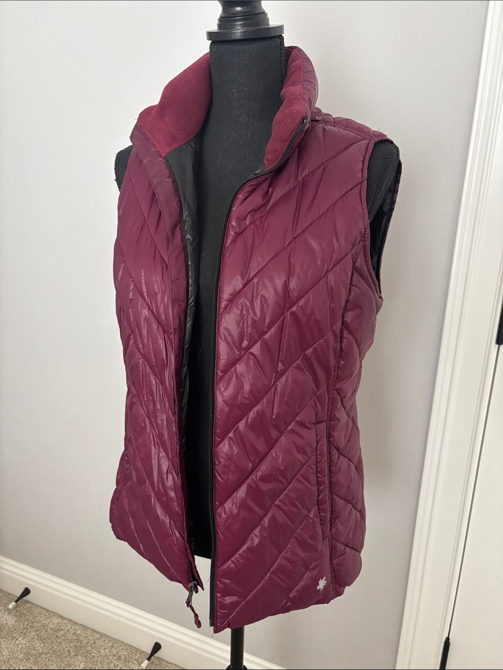 Sleeveless Quilted Puffer Vest in Wine